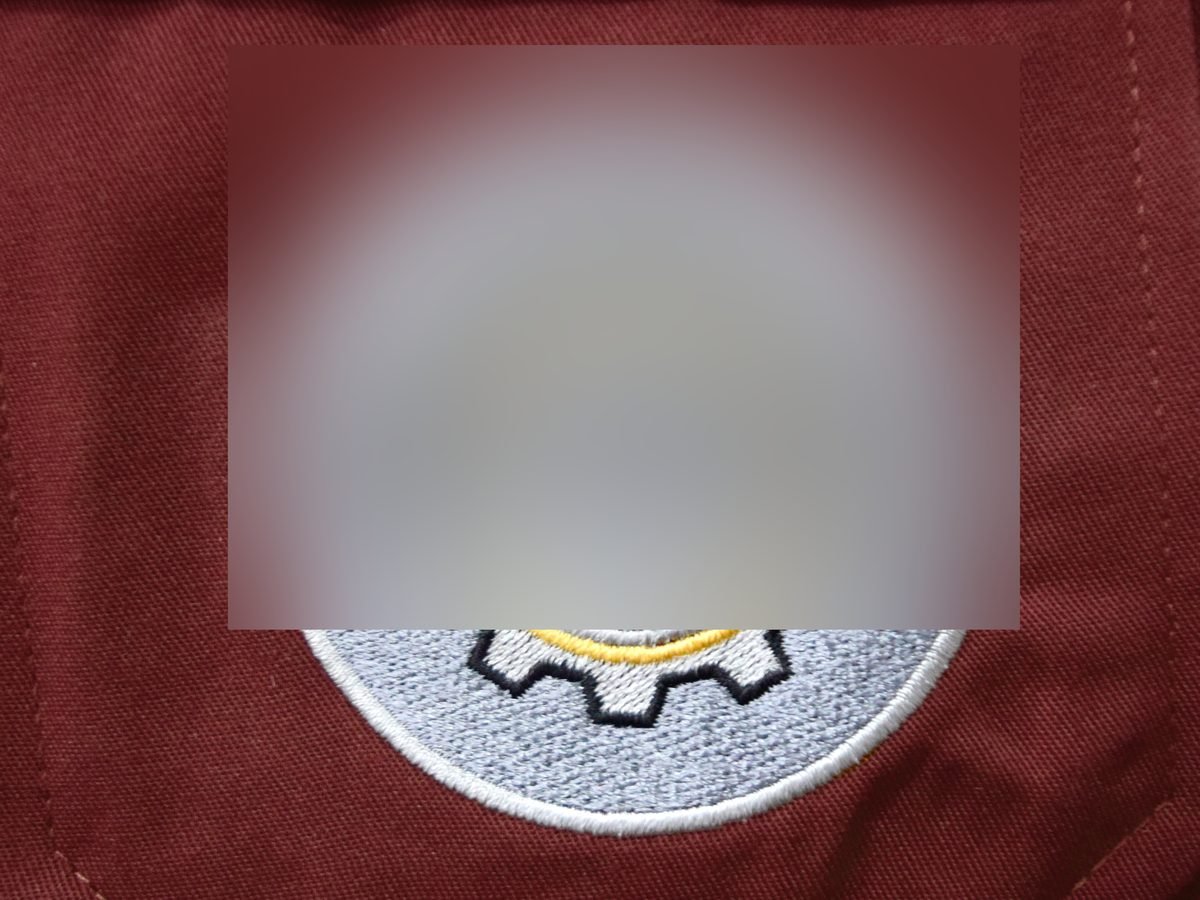 งานปักอาร์มหน่วยงานบนเสื้อช็อป ปิดชื่อลูกค้าไว้ — The Bow Uniform