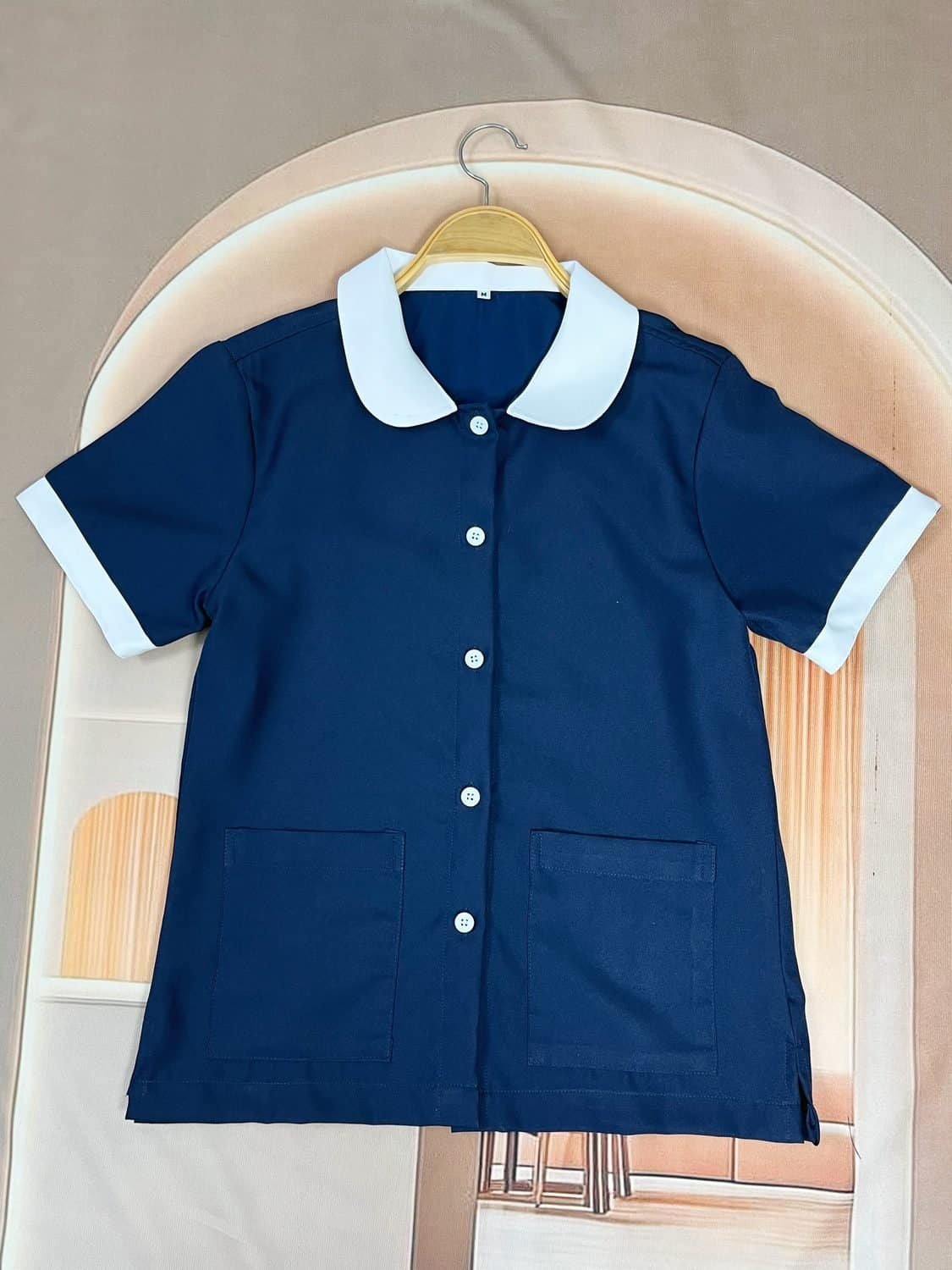 เสื้อคอบัว 2 กระเป๋า ทรงใส่สบายทั้งกะ — The Bow Uniform
